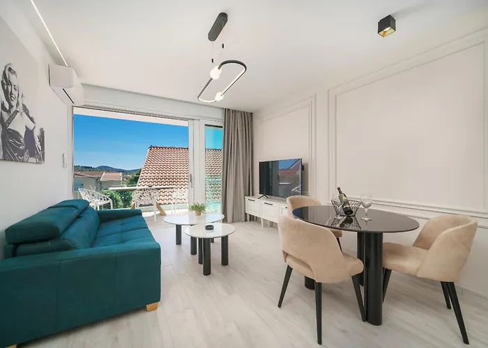 Luxury Maja Vodice * 斯里马